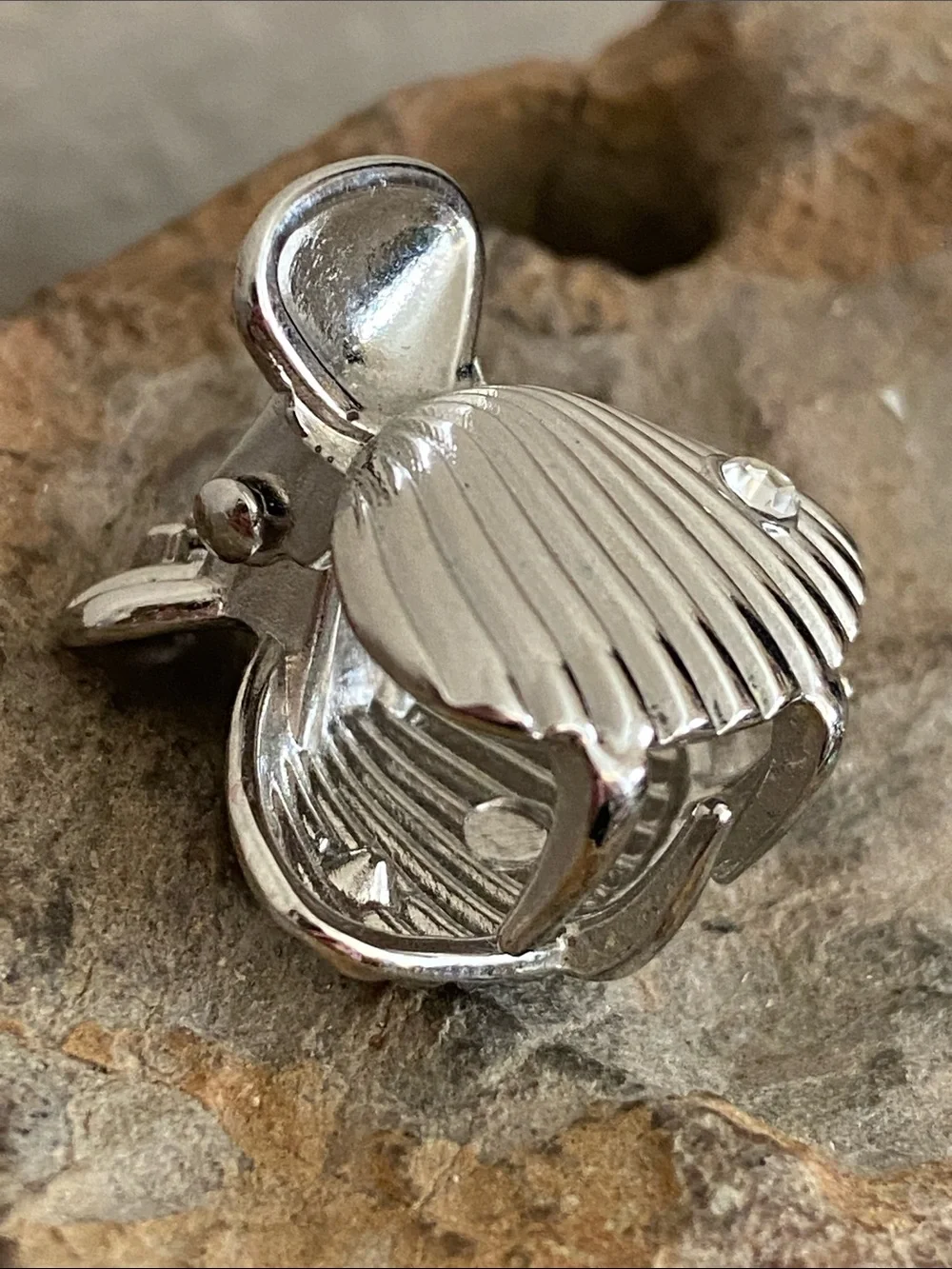 5/$10❤️❤️❤️Fancy Seashell & Rhinestoned Silver Tone Alloy Hair Clip
